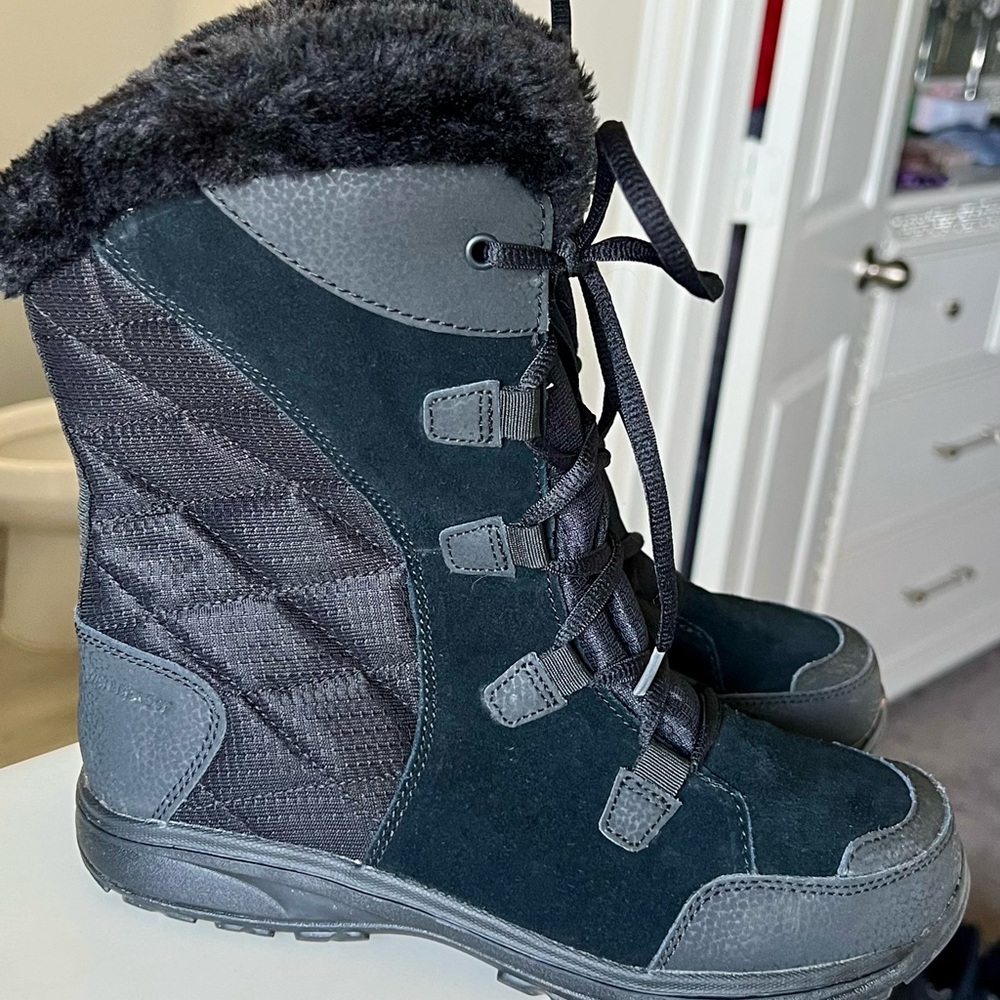 Columbia Women's Winter Boots - Black and Gray